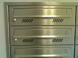 detail nerezových poštové schranky