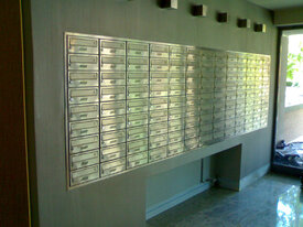 jednostranné nerezové poštové schránky zamurované