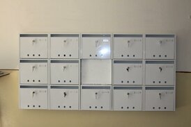 Montáž poštových schránok R paneláková malá