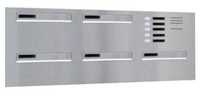 panel s poštovými schránkami do dverí