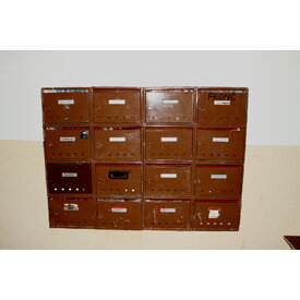 Stará zostava poštových schránok
